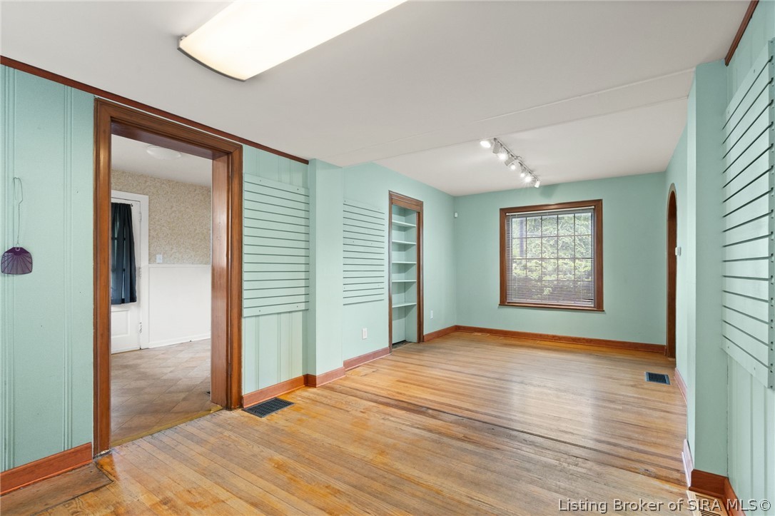 1302 E 10th Street Property Photo 17