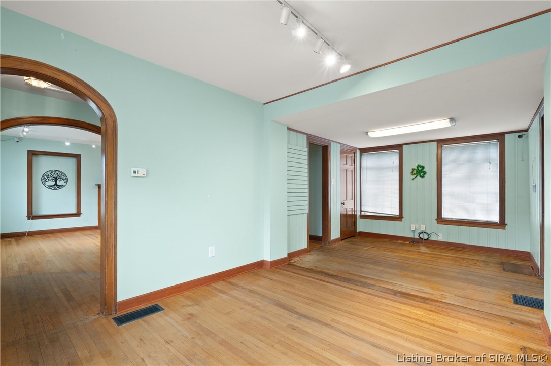 1302 E 10th Street Property Photo 19