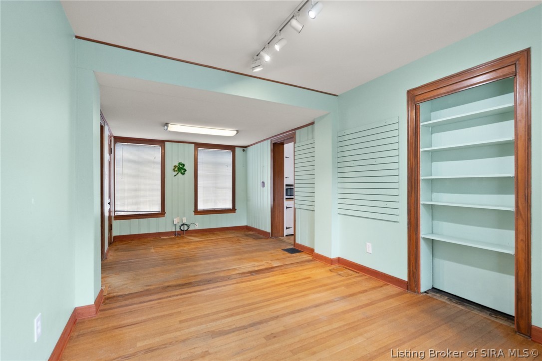 1302 E 10th Street Property Photo 20