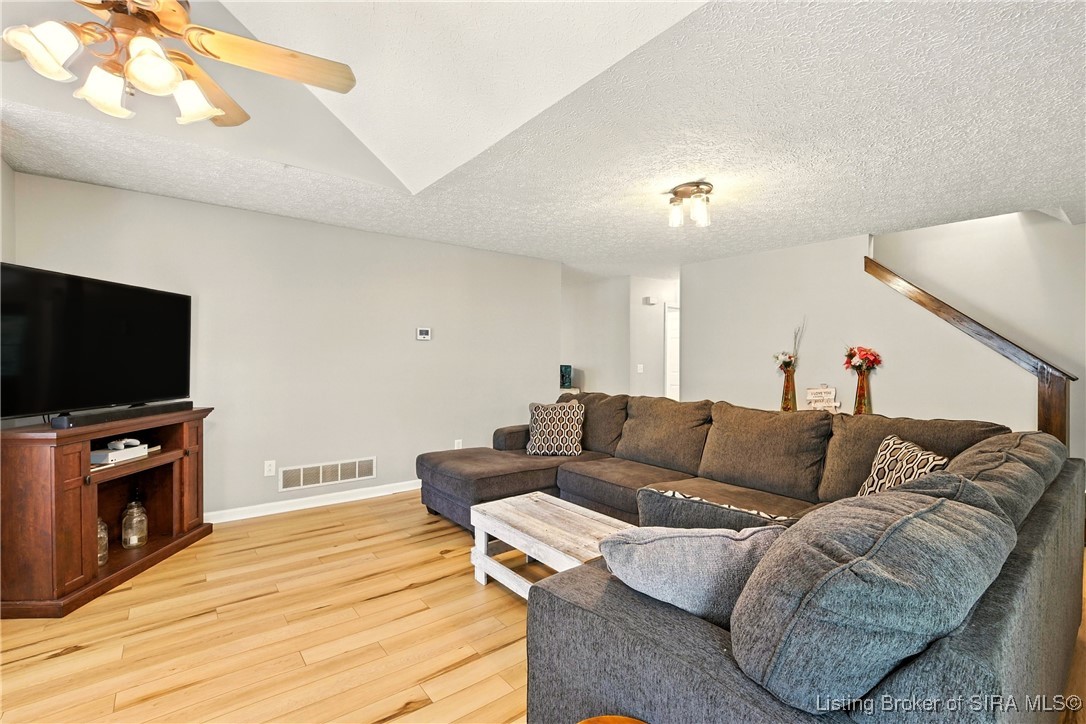 2381 Ridge Crest Drive Ne Property Photo 3