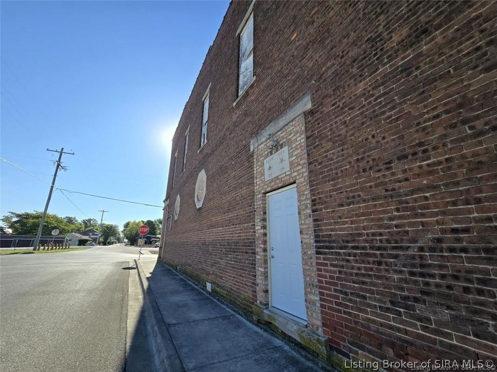 11 W Oak Street Property Photo 2