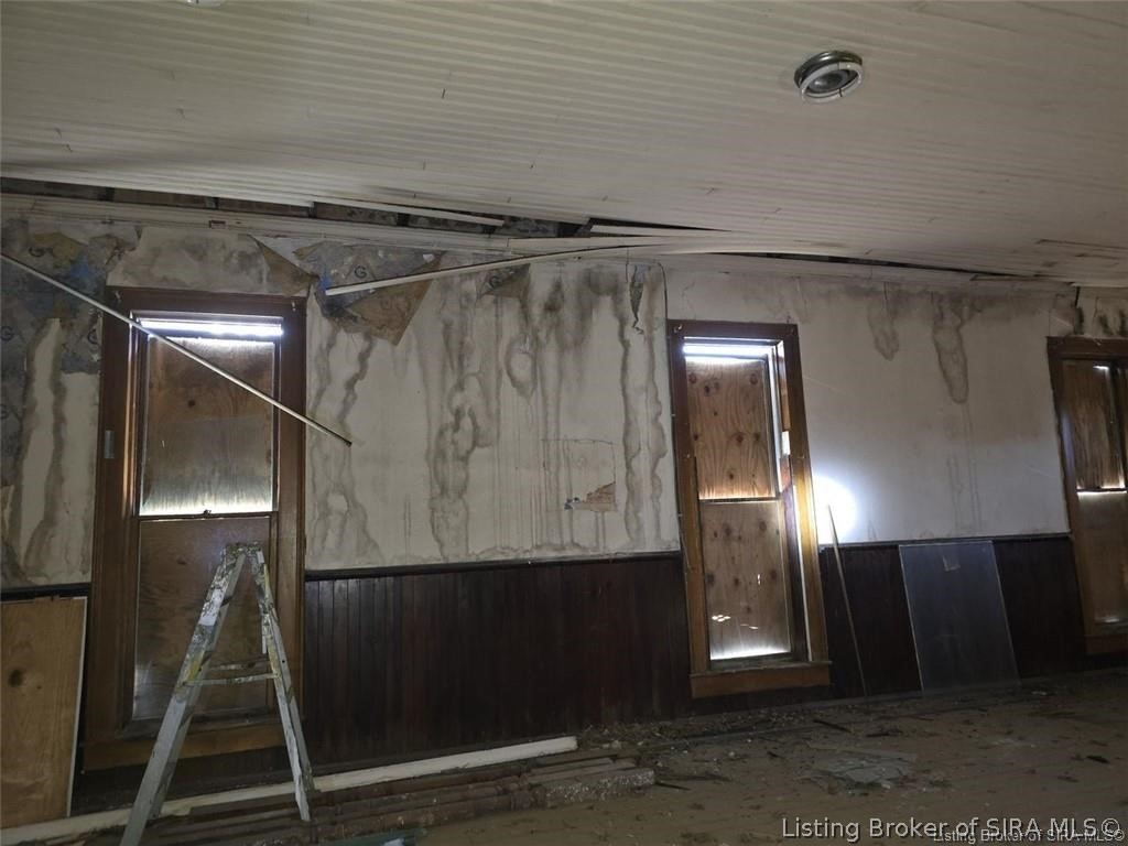 11 W Oak Street Property Photo 3