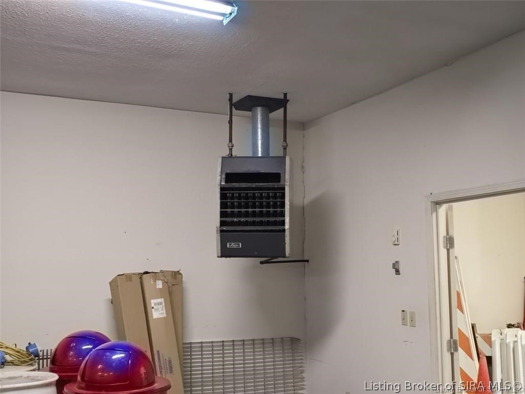11 W Oak Street Property Photo 6
