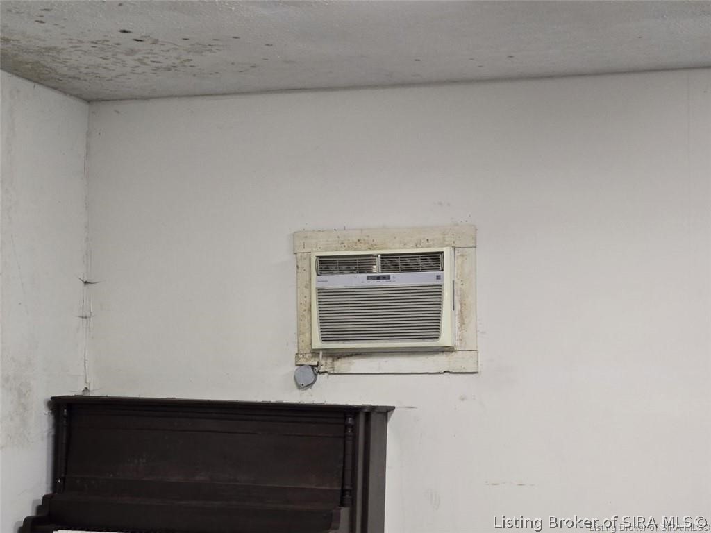 11 W Oak Street Property Photo 8