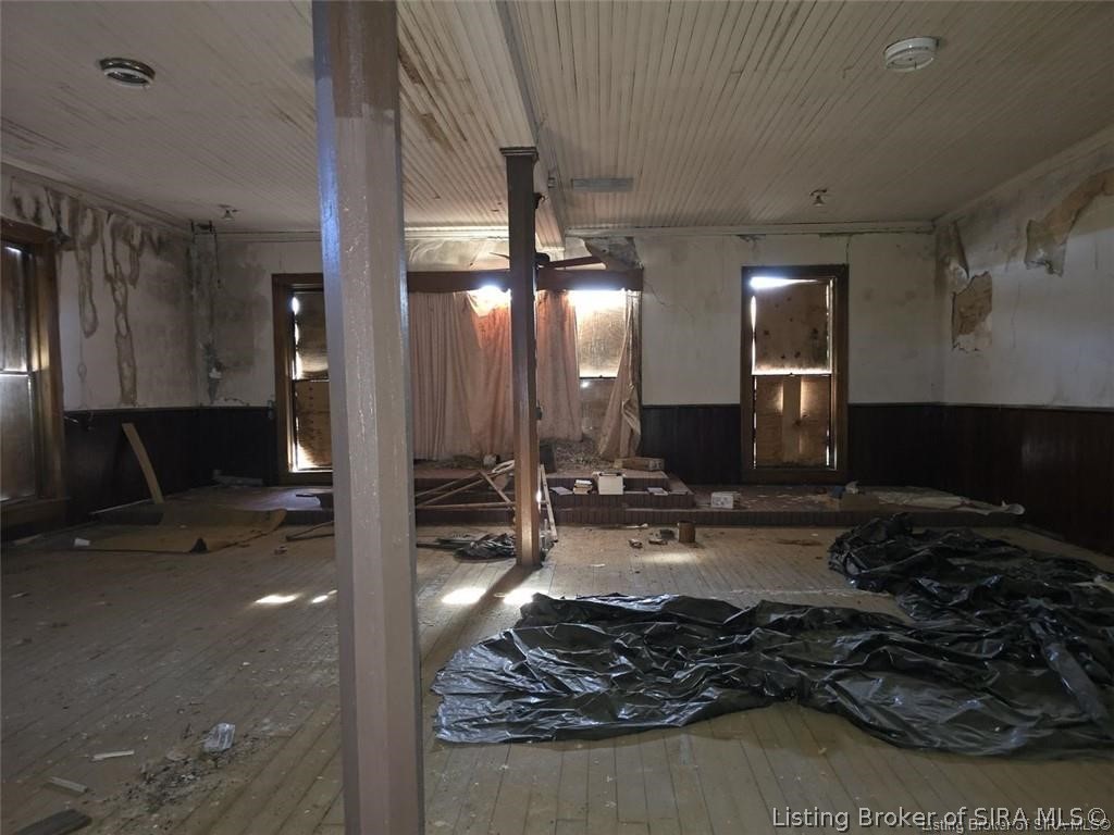 11 W Oak Street Property Photo 9