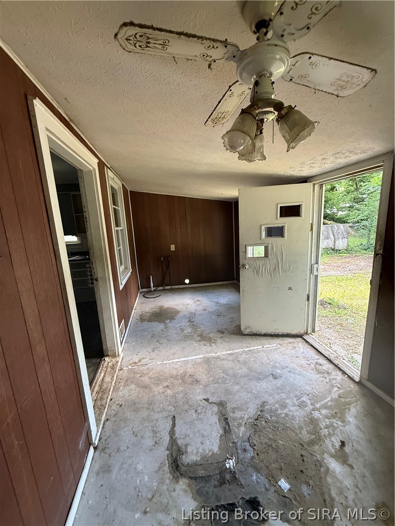 821 W 8th Street Property Photo 3