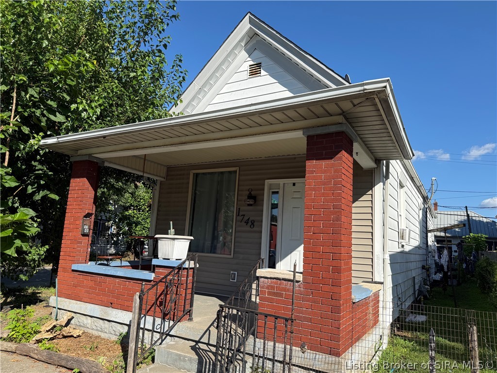 1748 E Spring Street Property Photo 3
