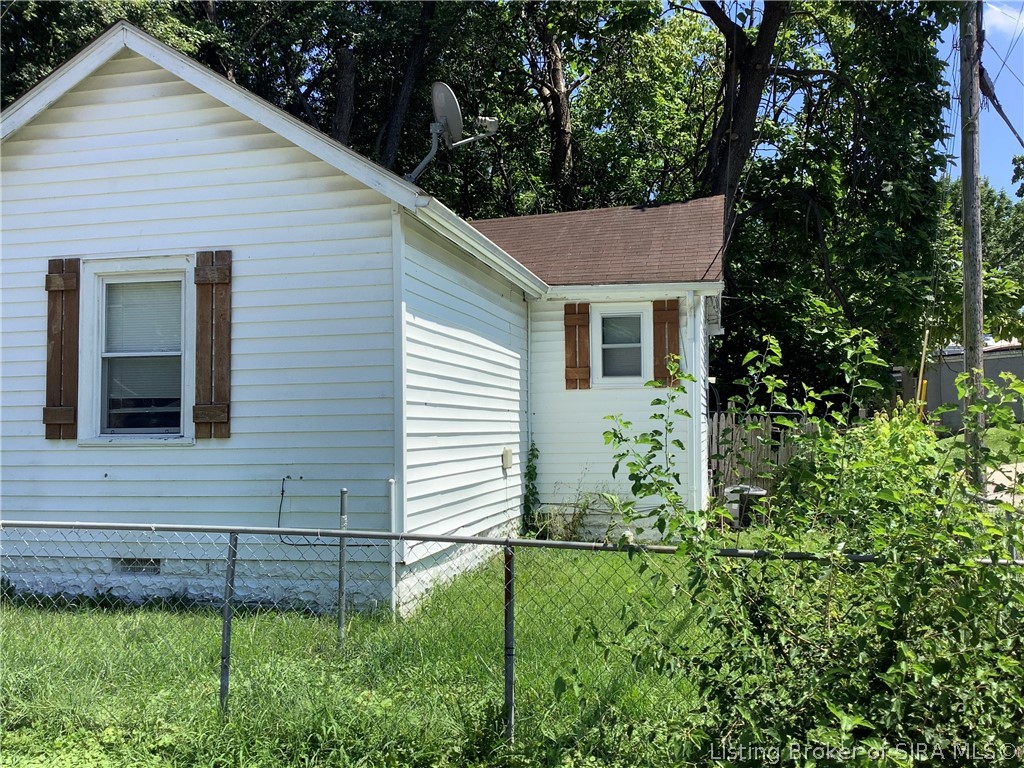 414 E 9th Street Property Photo 3