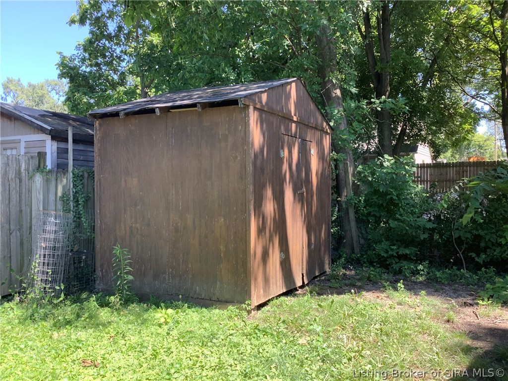 414 E 9th Street Property Photo 5