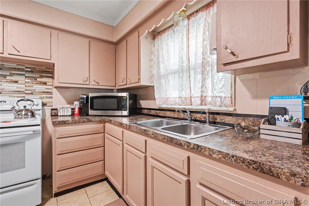 932 Whelan Lane Property Photo 6
