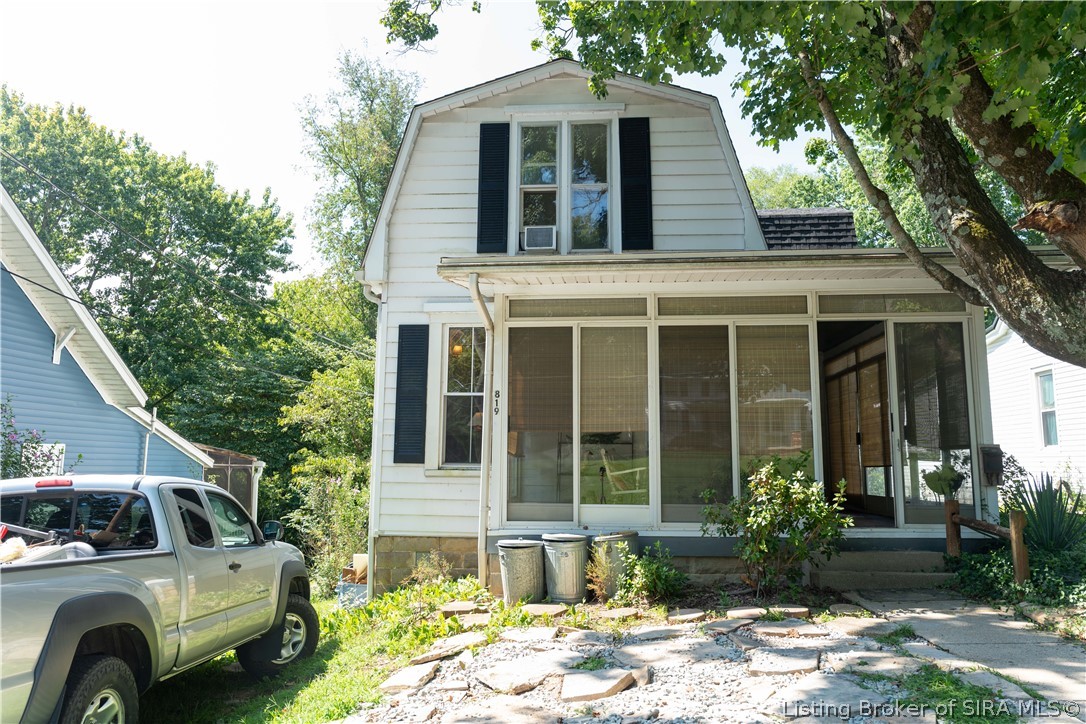 819 E Walnut Street Property Photo 1