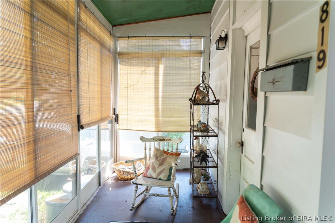 819 E Walnut Street Property Photo 7