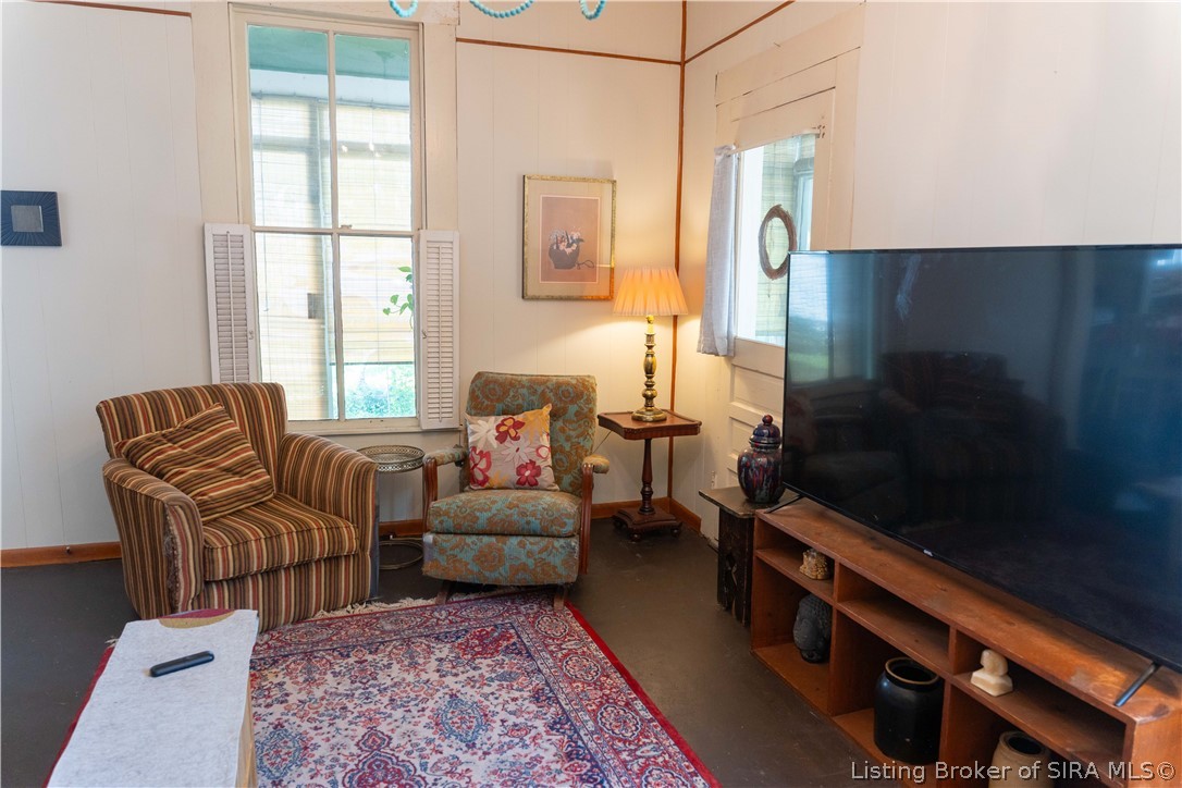 819 E Walnut Street Property Photo 9