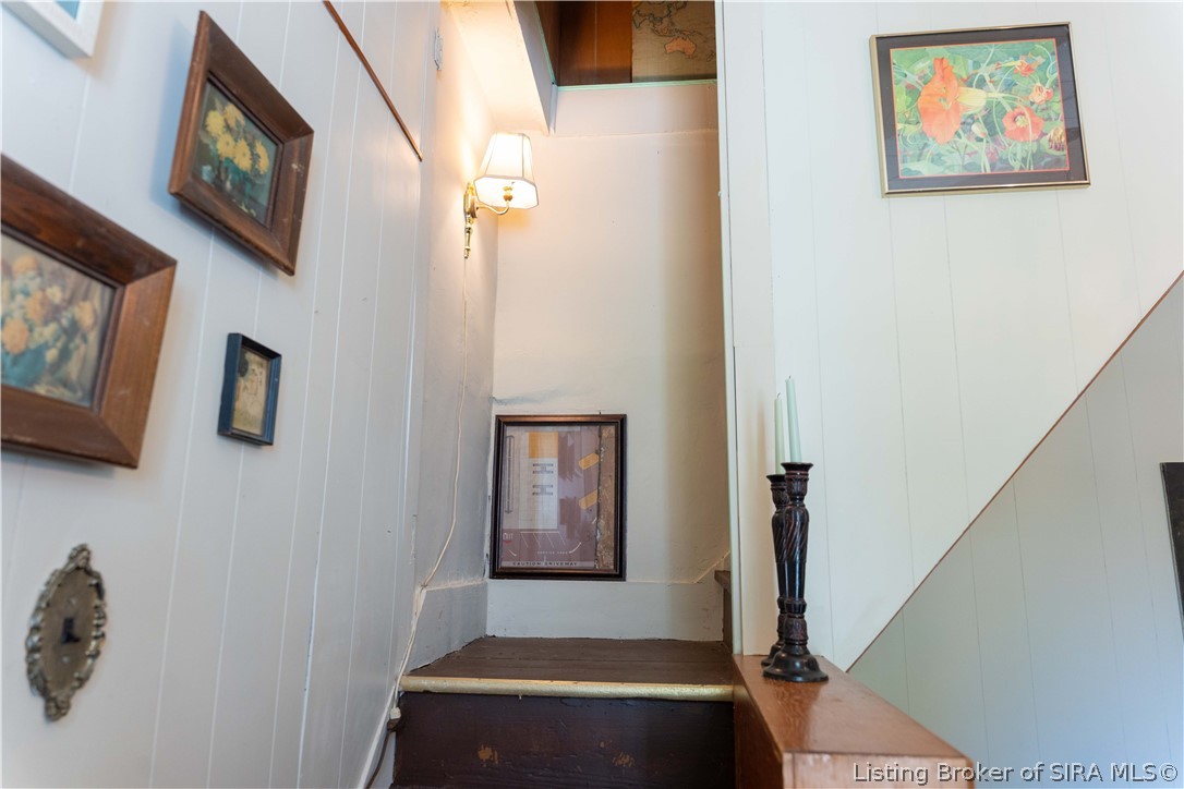 819 E Walnut Street Property Photo 12