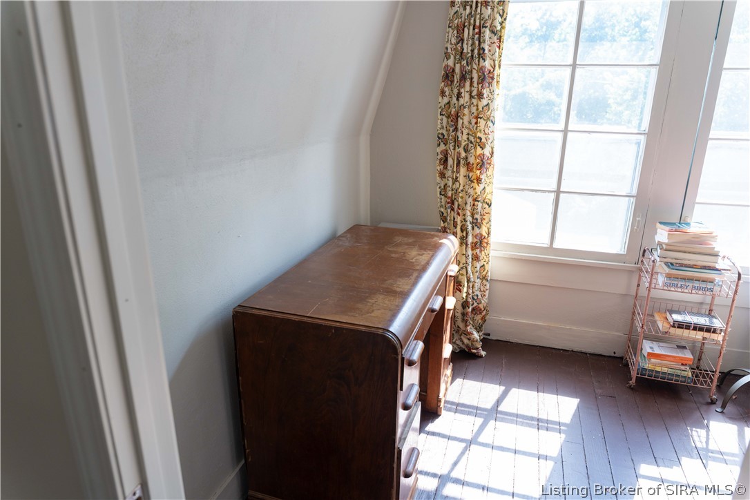 819 E Walnut Street Property Photo 16