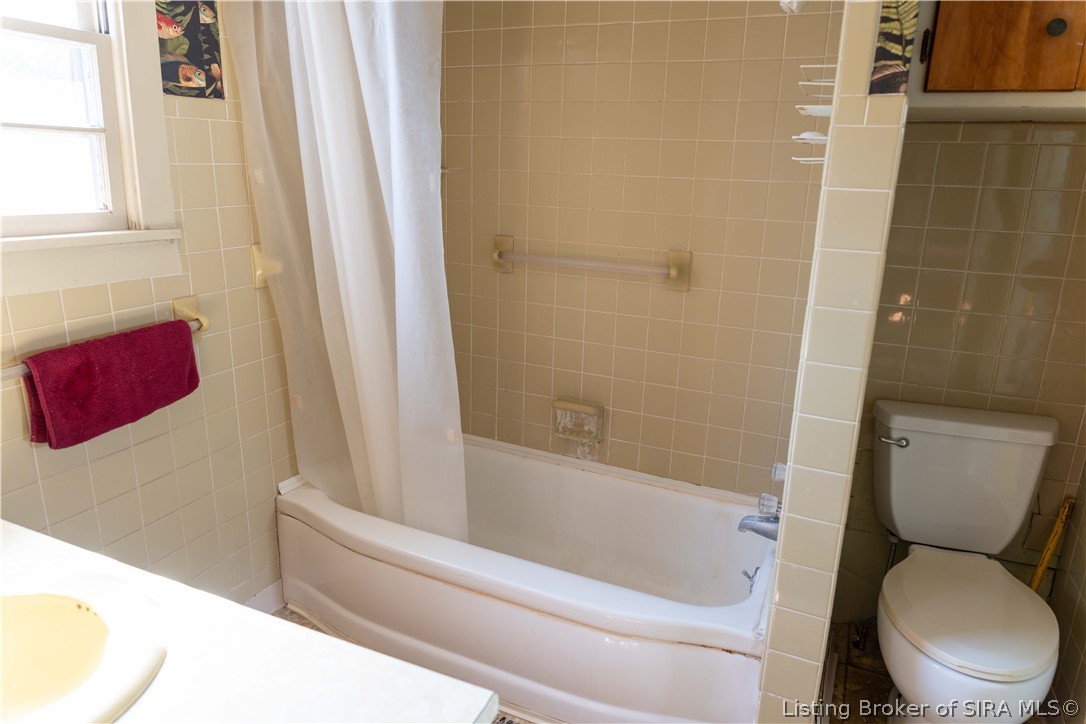819 E Walnut Street Property Photo 28