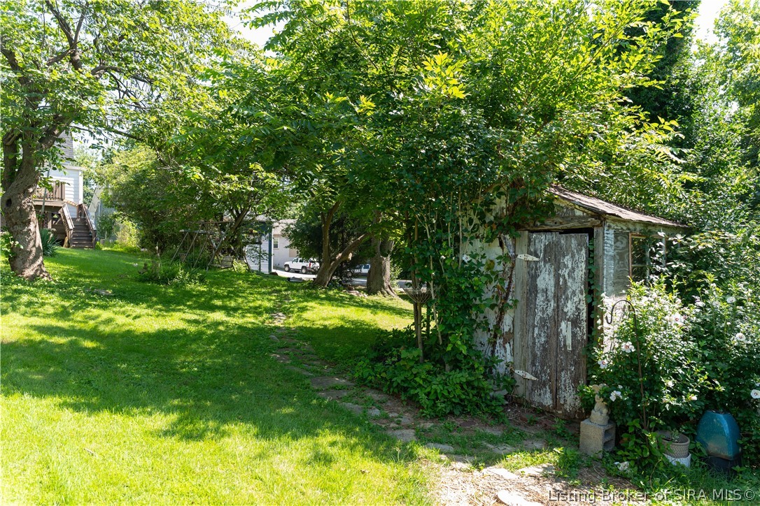 819 E Walnut Street Property Photo 43
