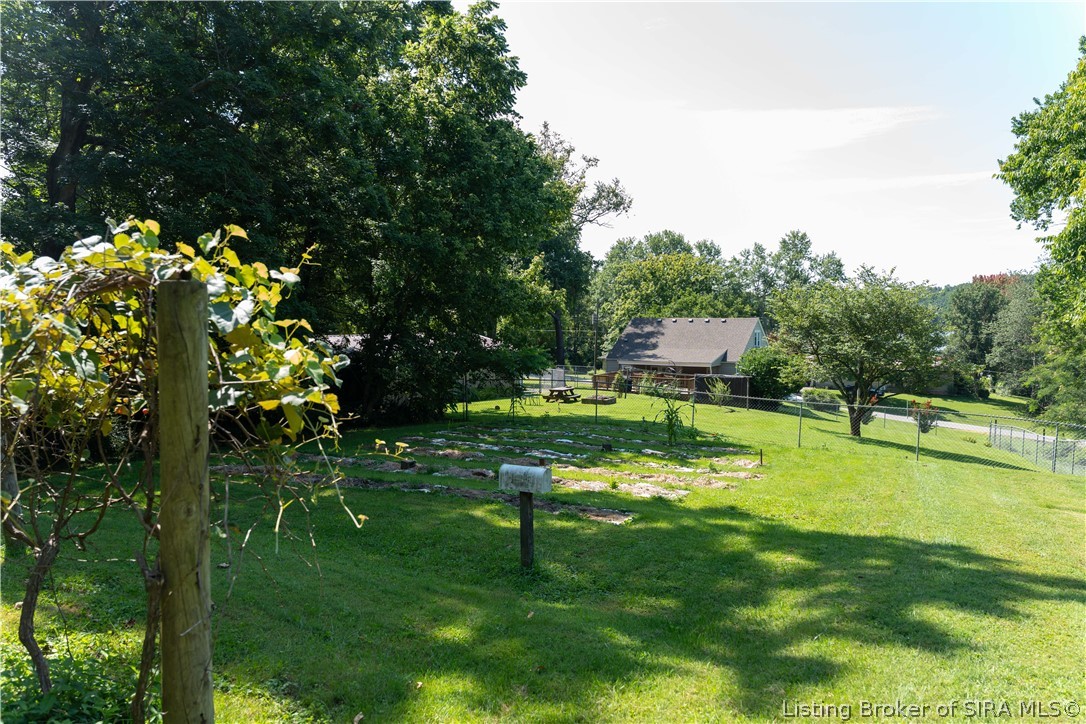 819 E Walnut Street Property Photo 45