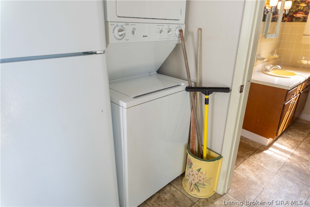 819 E Walnut Street Property Photo 53
