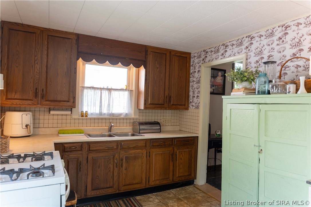 819 E Walnut Street Property Photo 54
