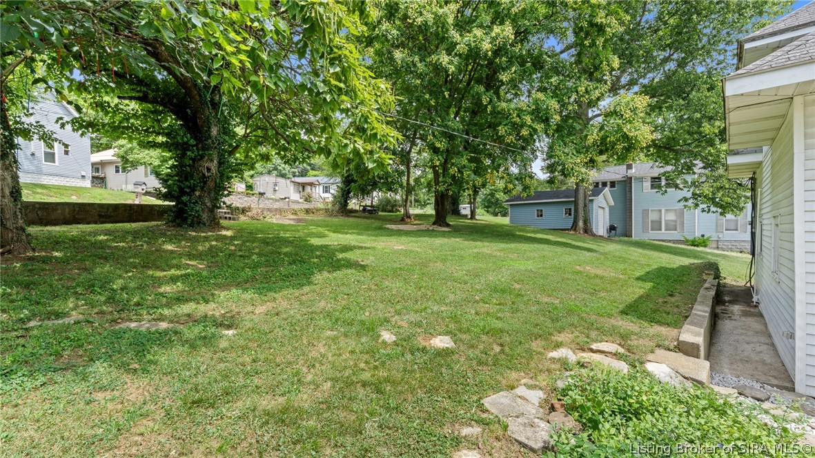 588 Se Main Street Property Photo 7