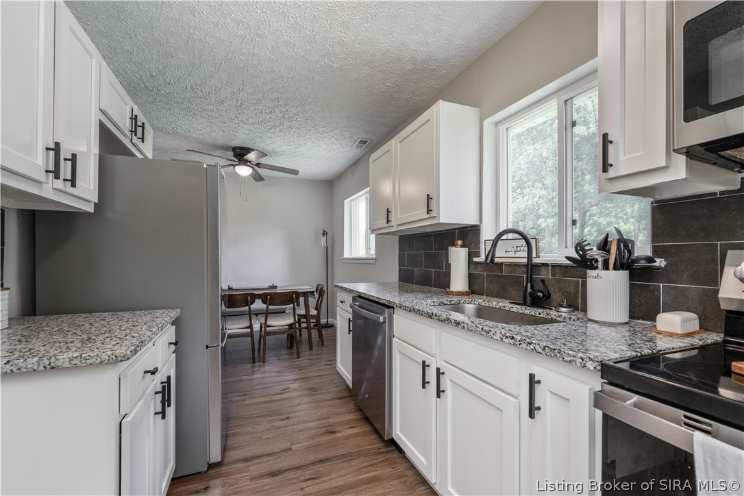 805 Foxglove Drive Property Photo 11