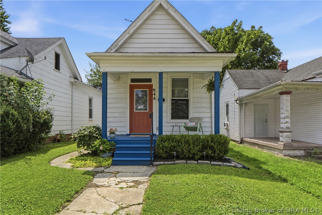 944 E Maple Street Property Photo 1