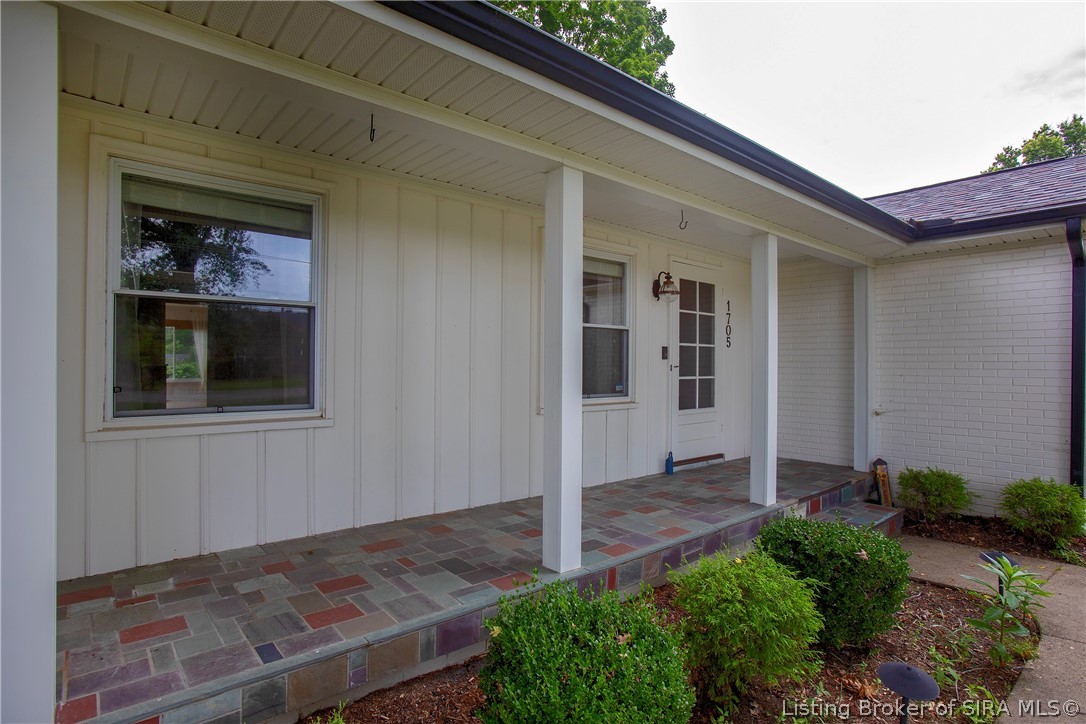 1705 Crestview Drive Property Photo 3