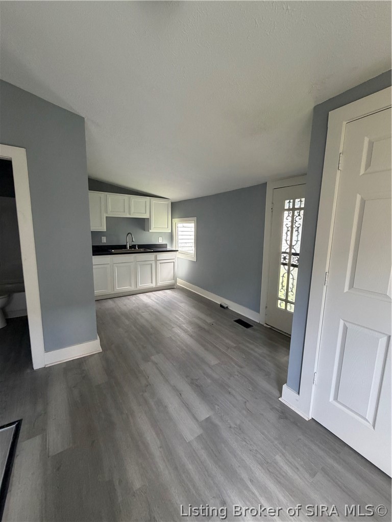 332 E 16th Street Property Photo 8