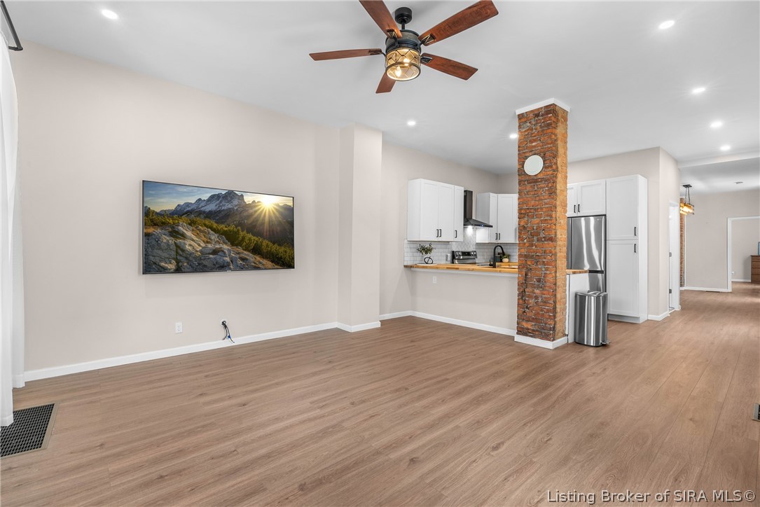 325 E 14th Street Property Photo 4