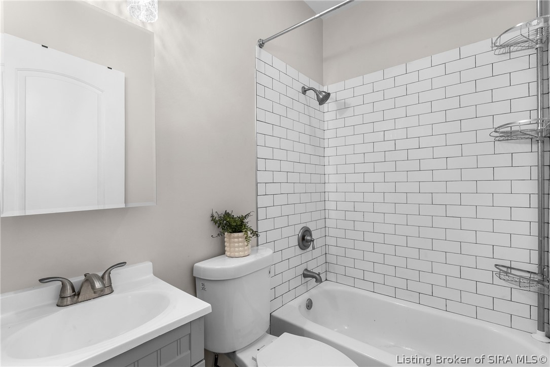 325 E 14th Street Property Photo 25