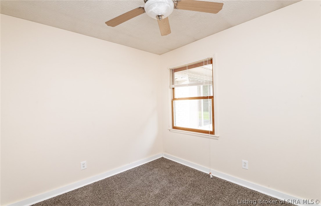 406 Mouser Street Property Photo 33