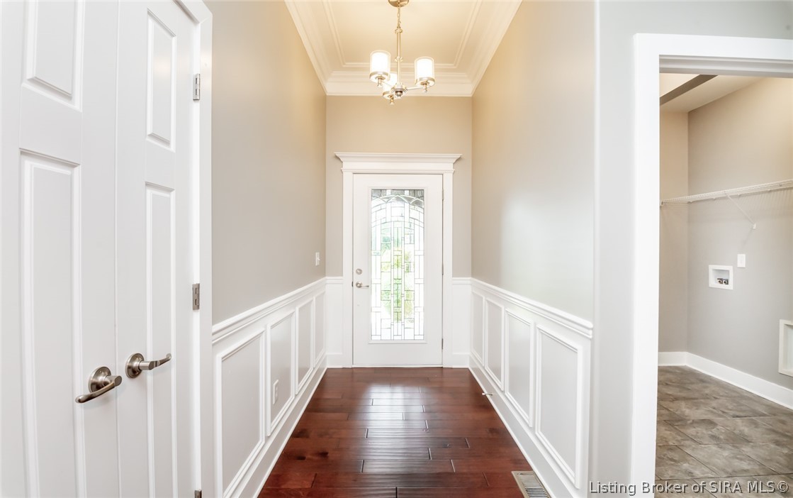 2018 Vincennes Place Property Photo 7