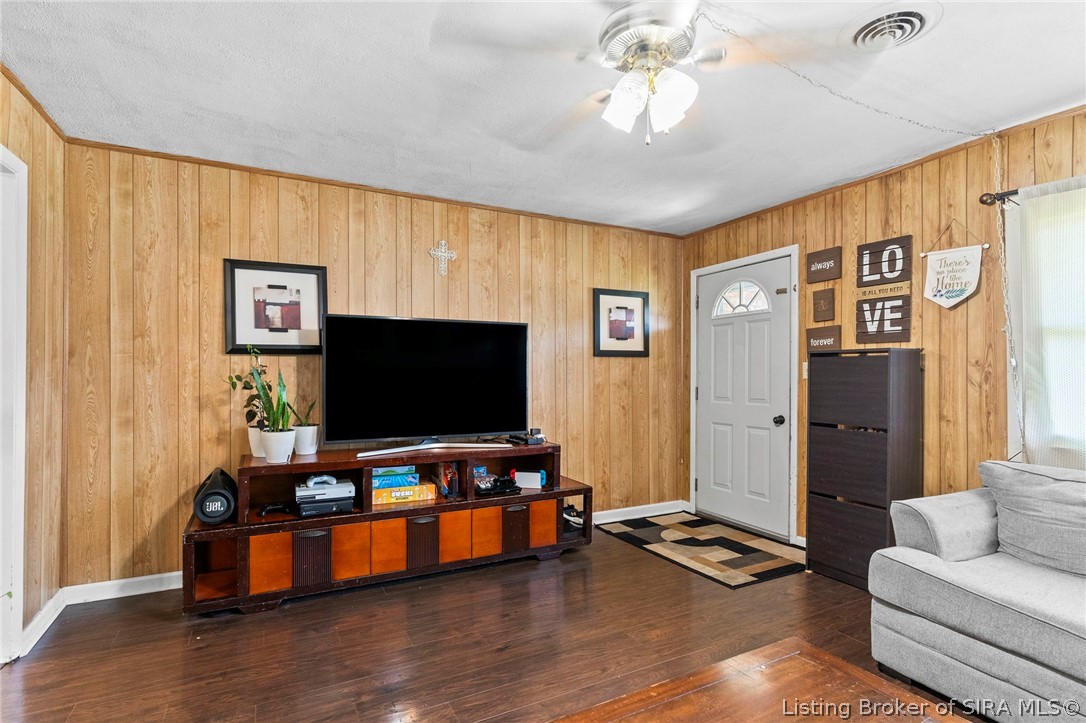 2241 Seneca Drive Property Photo 4
