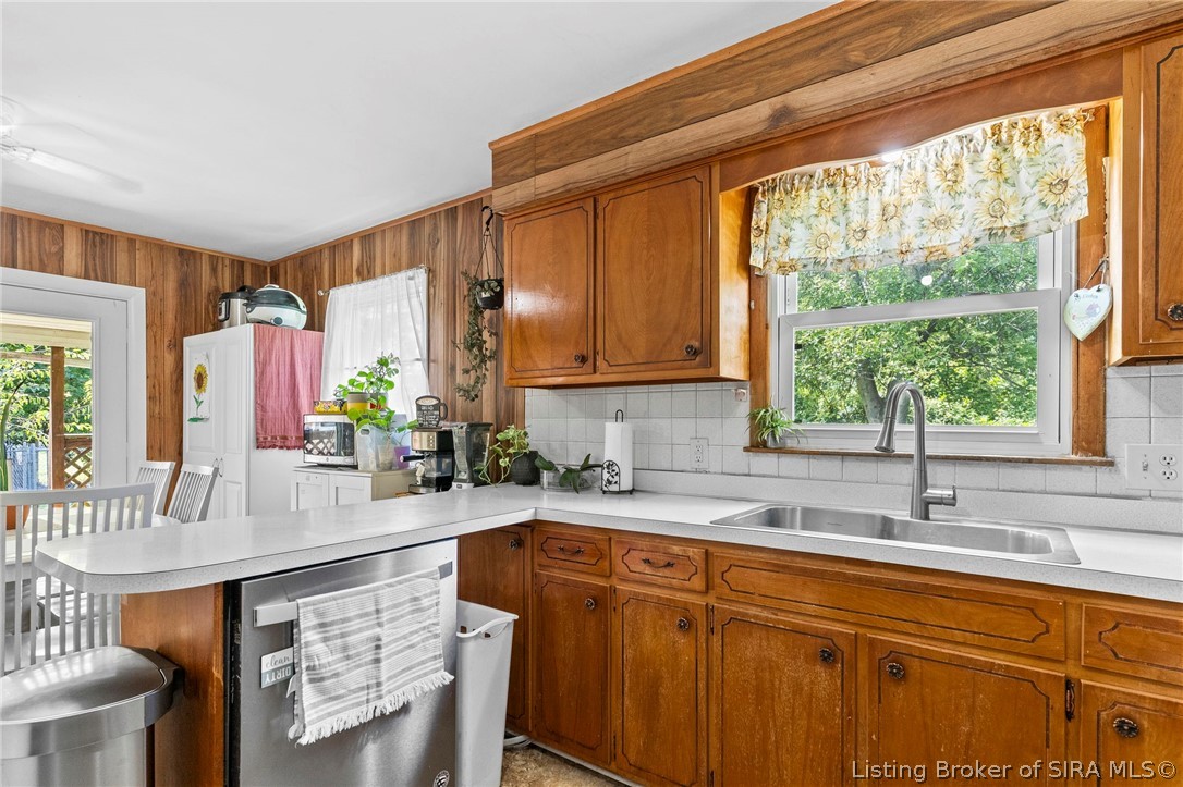 2241 Seneca Drive Property Photo 11