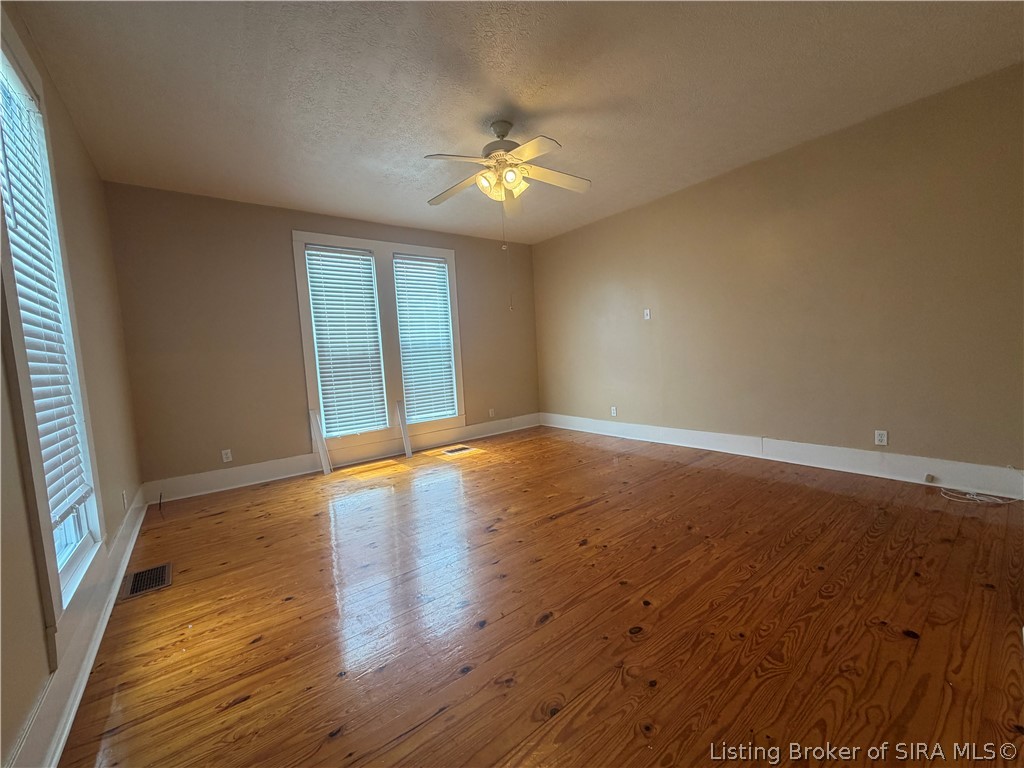 202 E Hackberry Street Property Photo 8