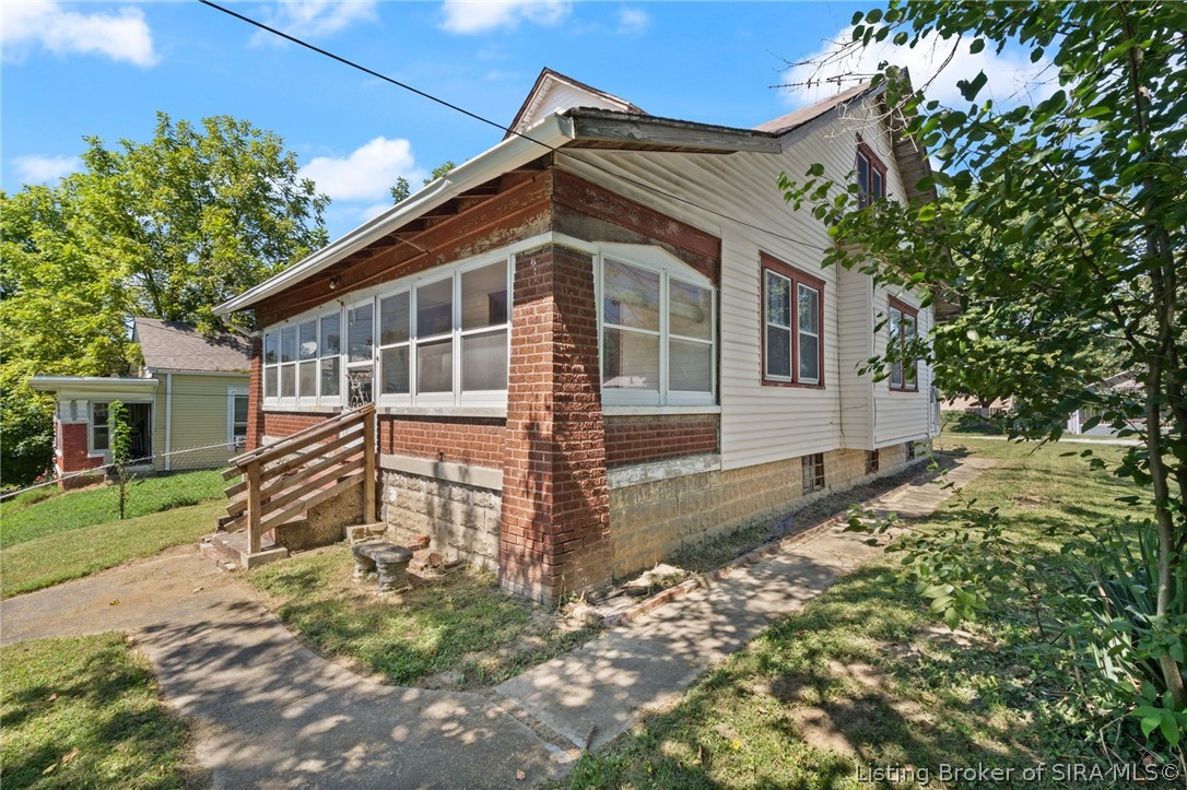 722 W 7th Street Property Photo 3