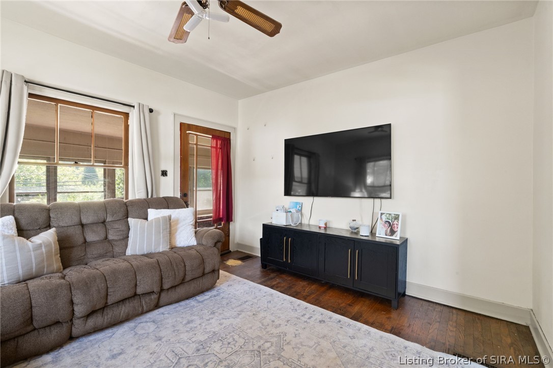 722 W 7th Street Property Photo 8