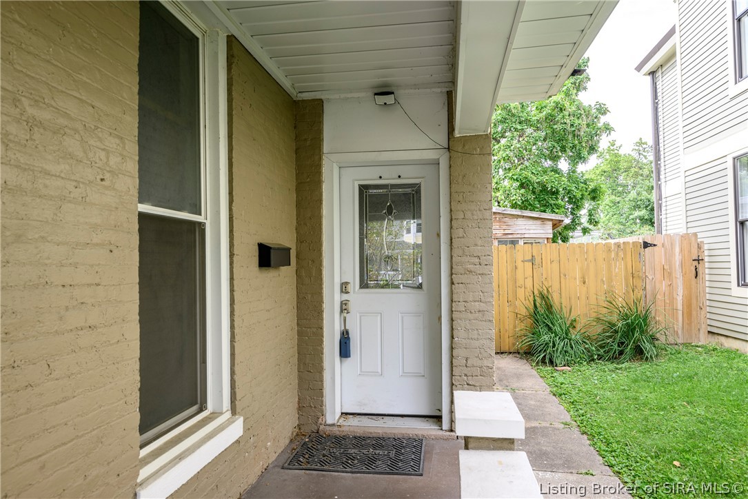 617 E Elm Street Property Photo 3