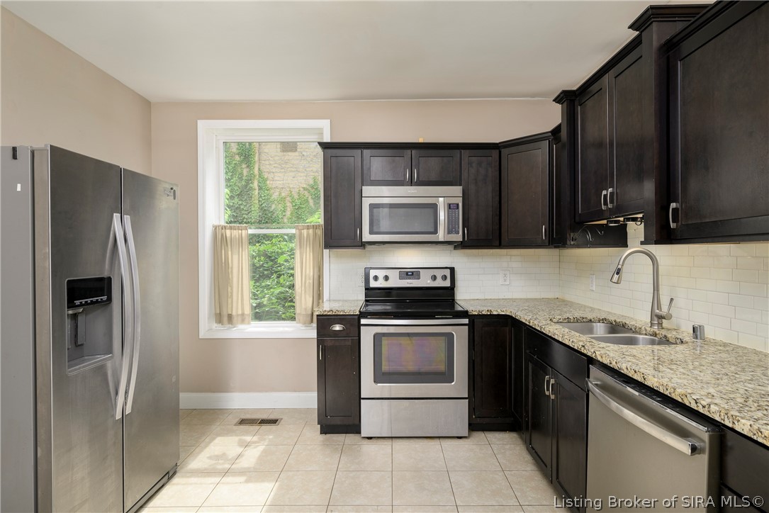 617 E Elm Street Property Photo 10