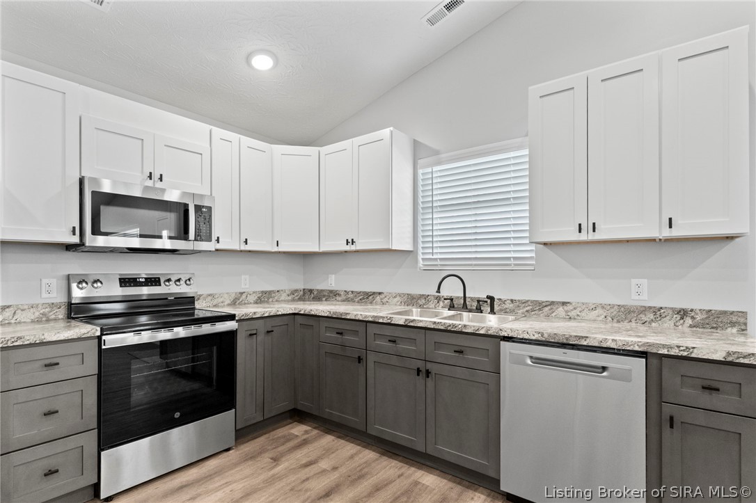 403 W Howard Street Property Photo 8