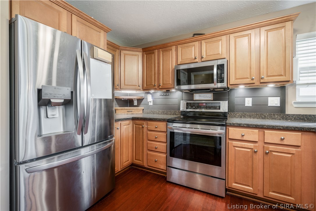 7905 Hollowview Drive Property Photo 8
