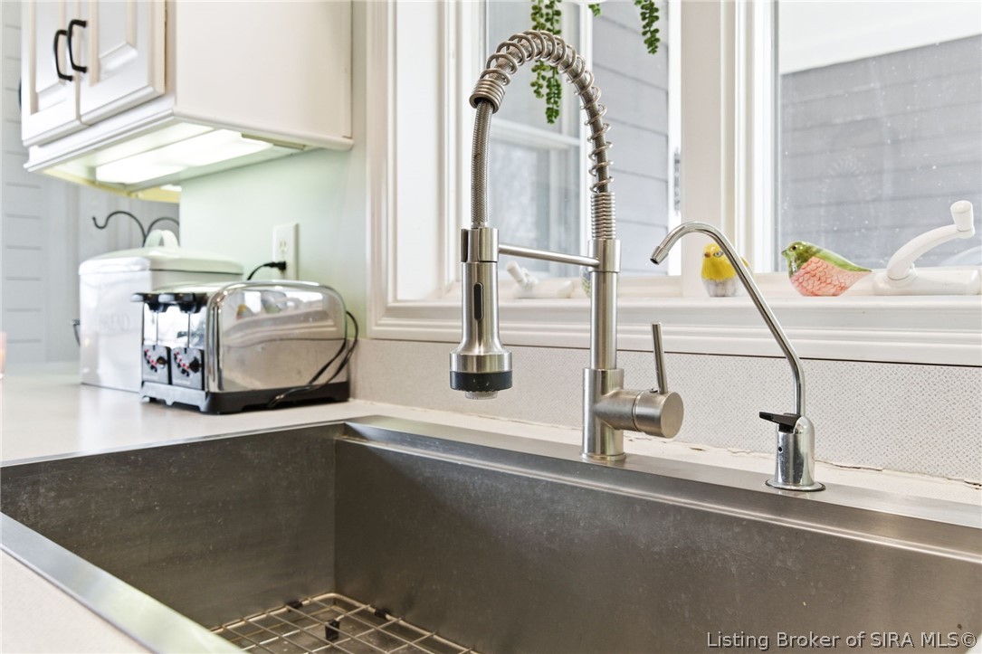 8711 Banet Road Property Photo 13