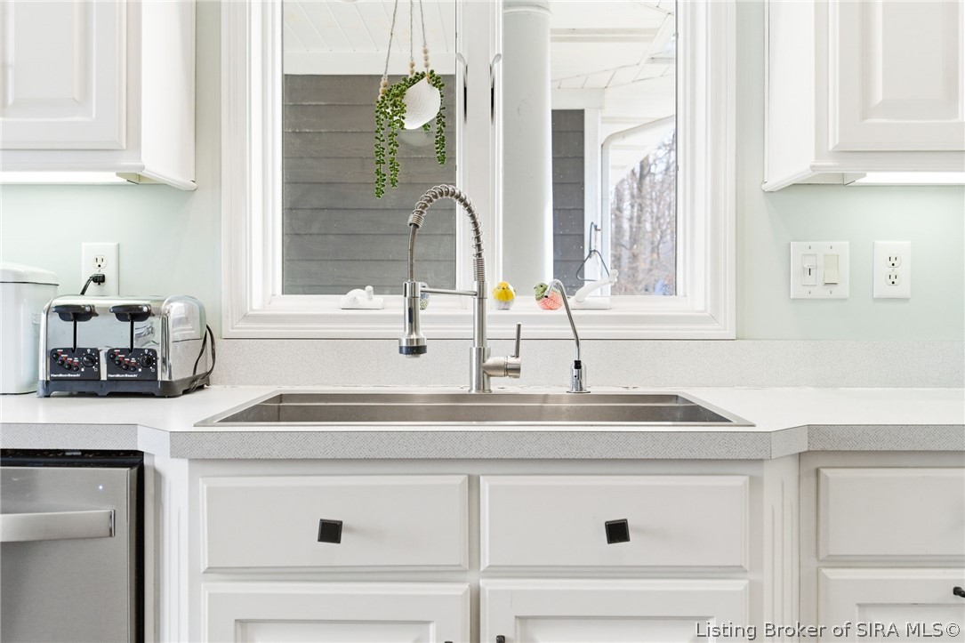 8711 Banet Road Property Photo 15