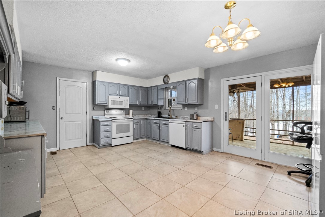 9690 S Voyles Road Property Photo 8