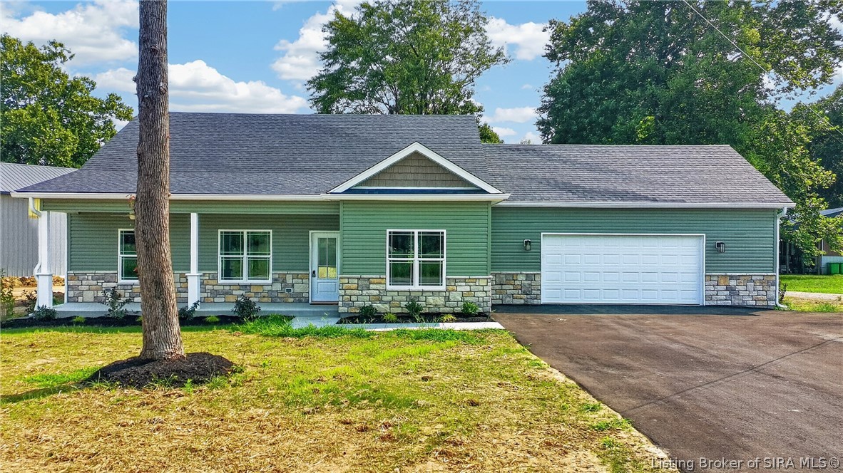 644 Lilac Circle Property Photo 3