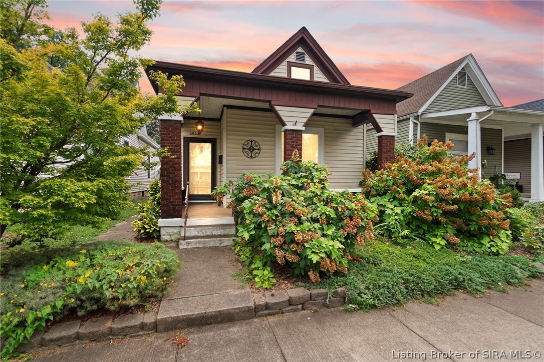 1924 E Spring Street Property Photo 1