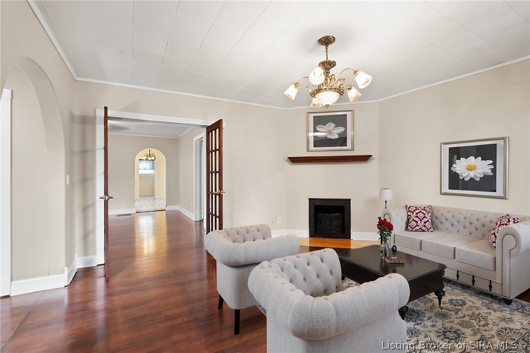 1924 E Spring Street Property Photo 2
