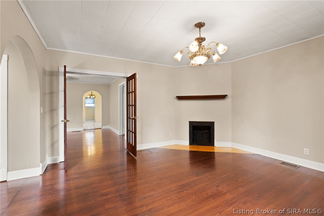 1924 E Spring Street Property Photo 3