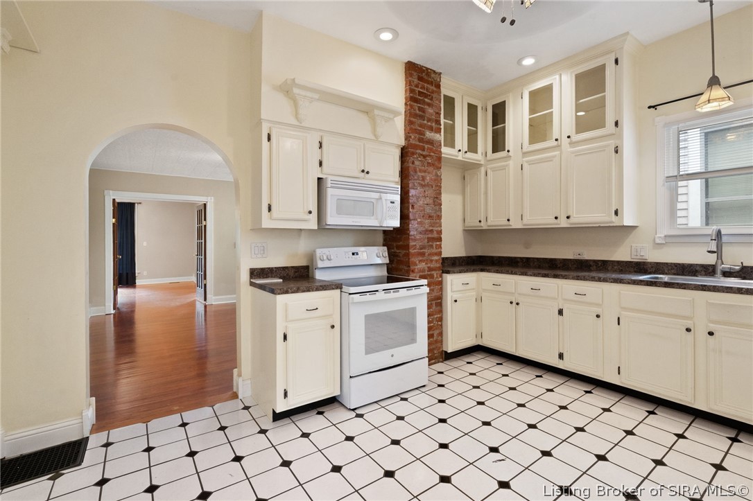 1924 E Spring Street Property Photo 8